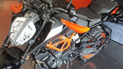 Now austrian motorcycle manufacturer has added a new black colour to their 2014 duke 390. KTM Duke 390 & 250 BS6 Silver Metallic colour - YouTube