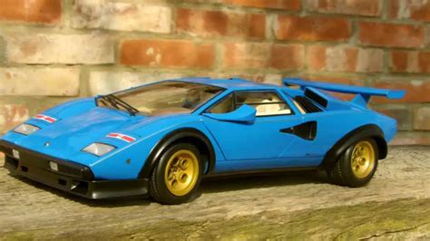 The countach had a lot to live up to then, and luckily for lamborghini, it more than surpassed the expectations set for it. Lamborghini Walter Wolf Countach in blau - YouTube