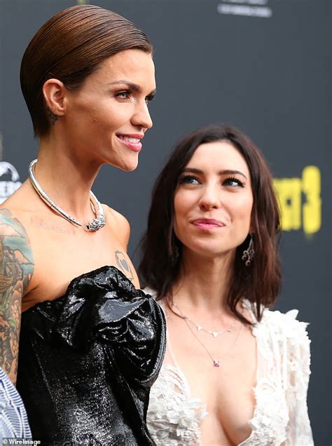 The Veronicas Jess Origliasso Breaks Down Over Ruby Rose Split In New Reality Show Daily Mail