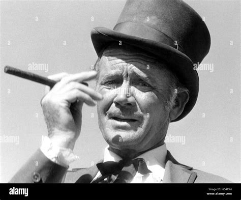 Dundee And The Culhane John Mills 1967 Stock Photo Alamy