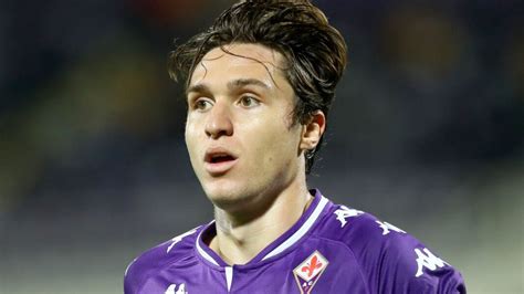 Он играет на позиции правый вингер. Federico Chiesa: Juventus signal Fiorentina ahead on ...