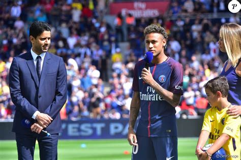 Es werden unter anderem die trainerstationen und seine stationen als spieler aufgelistet. Neymar Jr et le président du PSG Nasser Al-Khelaifi lors ...