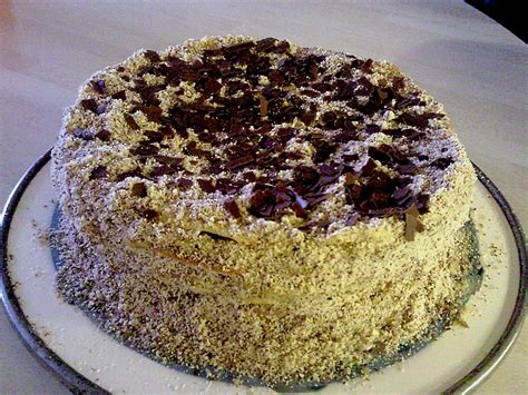 Erst die creme, dann teischicht, dann die creme, nächste teigschicht.etc. Russische Schichttorte *Kaiser Napoleon* von bembelchen ...