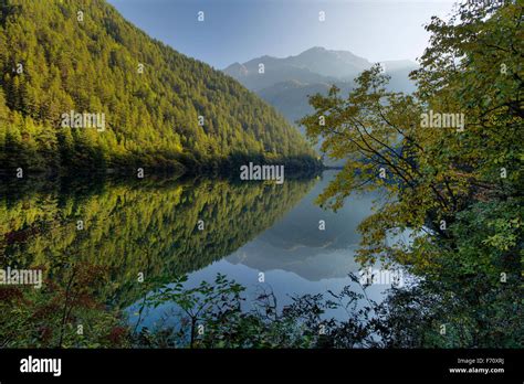 Mirror Lake Jiuzhaigou National Park Sichuan China La007730 Stock