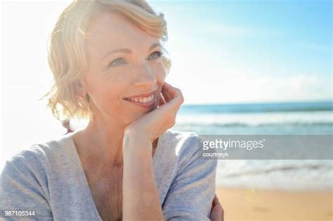 Beautiful Mature Woman Beach Photos Et Images De Collection Getty Images