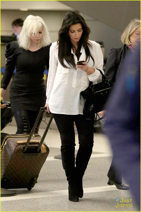 Kim Kardashian Pregnant In Heels At Lax Airport Photo 2814688 Kim Kardashian Pregnant