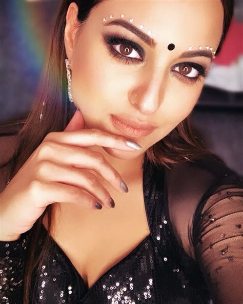 40 Hot And Sexy Sonakshi Sinha Photos 12thblog