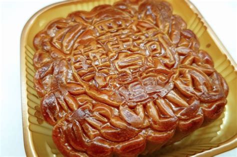 Jin Loves To Eat Kee Wah Mooncake With Four Yolks ♥ ♥ ♥