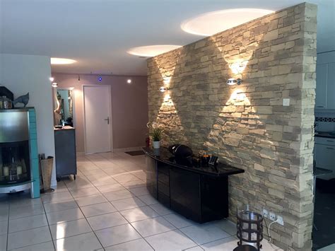Hier einige beispiele für glaswände für zu hause Steinwand Wohnzimmer Navarrete | Stone wall living room ...