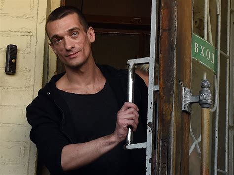 Prosecuted Political Artist Pyotr Pavlensky Makes His Russian Interrogator Flip