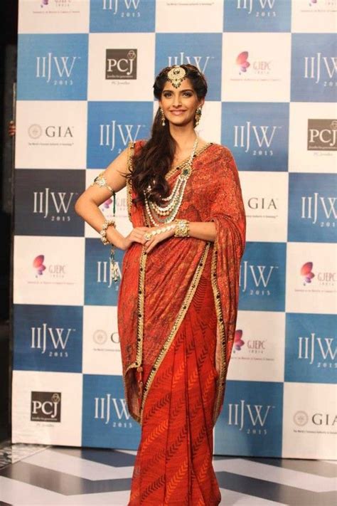 sonam kapoor walks the ramp of the indian international jewellery week fashion sonam kapoor