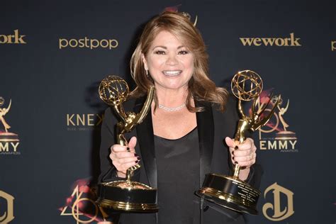 Here's how she amassed her wealth de laurentiis has made a name for herself both in the culinary industry as well as in the celebrity world. Food Network's Valerie Bertinelli and Giada De Laurentiis ...