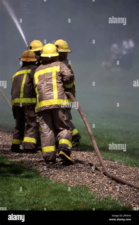 Firefighter High Resolution Stock Photography And Images Alamy
