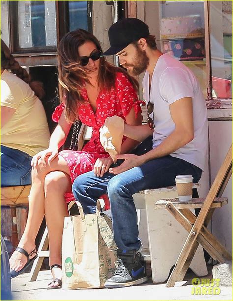 Paul Wesley And Phoebe Tonkin Have A Day Out In Nyc Photo 982255