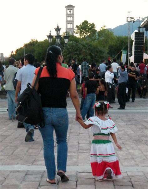 Madre E Hija Orgullosas Mexicana Irene Torres Flickr