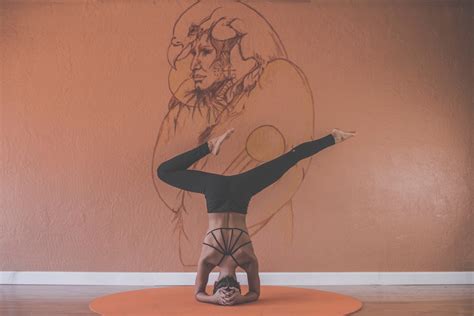 12 Thoughts Everyone Has During Their First Yoga Class Neat Nutrition