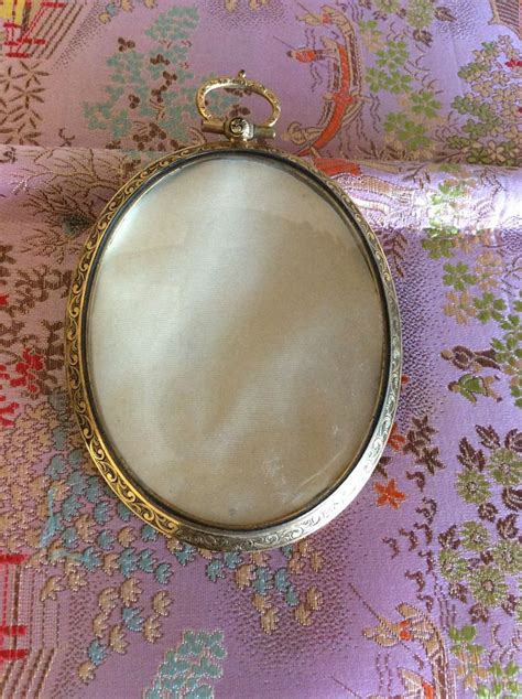 Vintage Gold Metal Oval Small Picture Frame Etsy Oval Picture