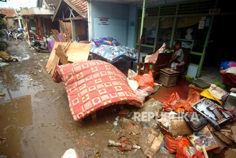 Dampak Banjir Bandang Yang Menerjang Brebes Republika Online