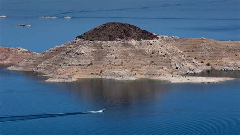 Lake Mead Falls Below Shortage Level Forcing Marinas To Move