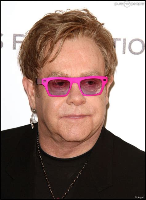 Elton John En Février 2011 Purepeople