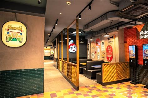 First Jollibee In Spain To Open This Week Abs Cbn News