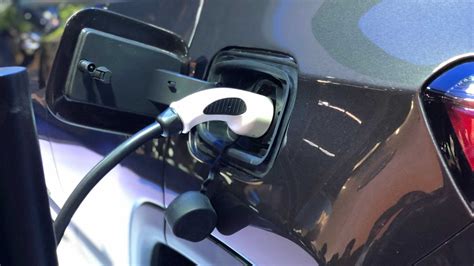 check  jeep wrangler xe phev plugged   charging  ces