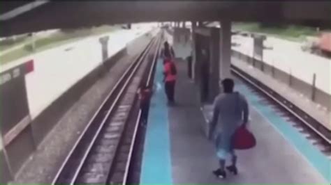 Video Appears To Show Woman Killed On Chicago Train Tracks Was Not Helped Despite People On