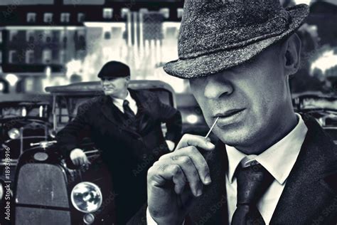Vintage Bossy Italian Mafia Gangsters In 1930s Near Classic Car Stock
