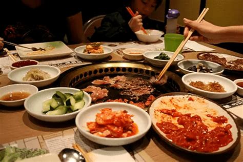 Korean Table Manners Dining Etiquette You Need To Know 2022