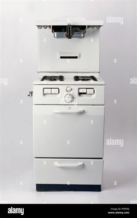 Gas Cooker 1950s Hi Res Stock Photography And Images Alamy