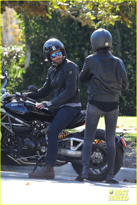 Photo Bradley Cooper Goes For A Motorcycle Ride With Irina Shayk 12