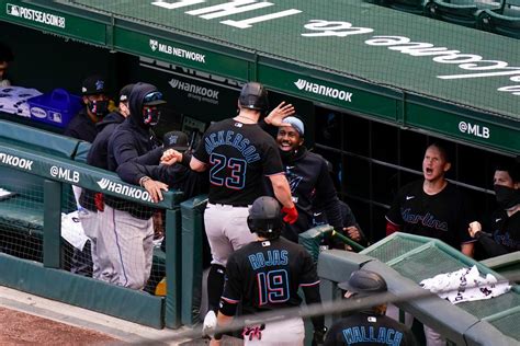 Chicago Cubs Drop Key First Game Of Wild Card Series To Miami Marlins