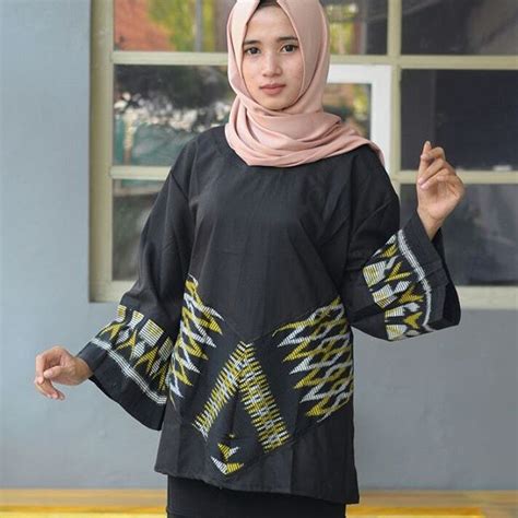 Untuk ukuran kain tenun blangket tersebut yaitu 210cm x 120cm bilamana dibuat untuk baju akan sangat cukup dan bisa digunakan dari hasil kain yang di tenun kemudian bisa dibuat untuk segala macam kerajian yang diantaranya ada baju, kemeja, sarimbit, rok, tas, gelang dan lain sebagainya. 085226720065 | Blus Kombinasi Songket Tenun Asli Di Yogyakarta
