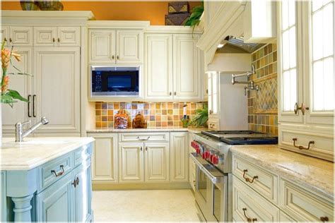 Your entire kitchen or bathroom can look brand new simply by refurbishing your cabinets. Awesome How to Resurface Kitchen Cabinet Doors (Dengan gambar)