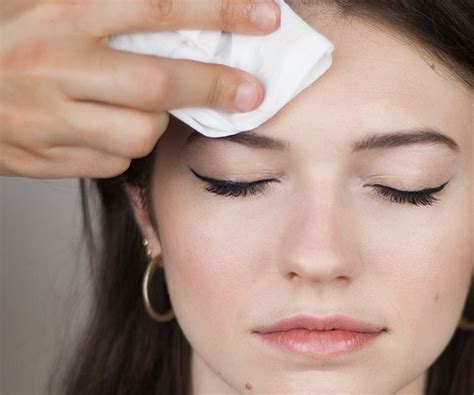 The Right Way To Remove Your Makeup According To A Makeup Artist