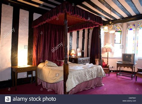 Glastonbury The George And Pilgrim Inn Room With Four Poster Bed Bed