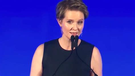 Cynthia Nixon Miranda Dans Sex And The City Se Présente Pour