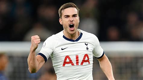 Europa League Mourinho Reacts As Harry Winks Went Down Tunnel After