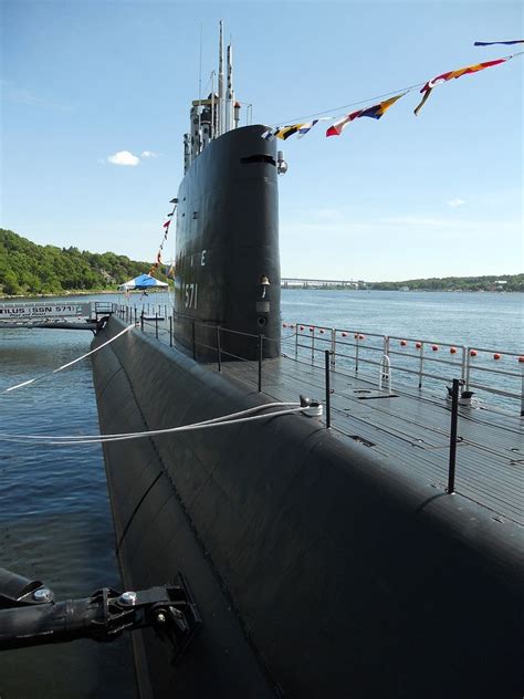 uss nautilus ssn 571 the world s first nuclear submarine nuclear submarine us navy