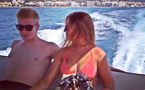 Michele lacroix belongs to a belgian nationality. Kevin De Bruyne girlfriend Michele Lacroix: 10 HOT photos ...