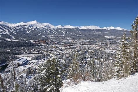 Aspen Céntrico Colorado En El Invierno Durante El Día Con Las Montañas