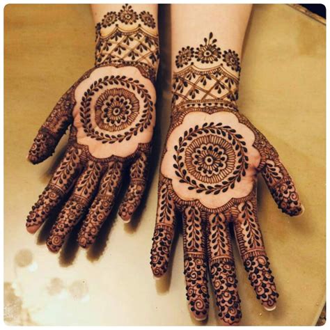 Latest Round Tikki Mehndi Designs For Beautiful Hands