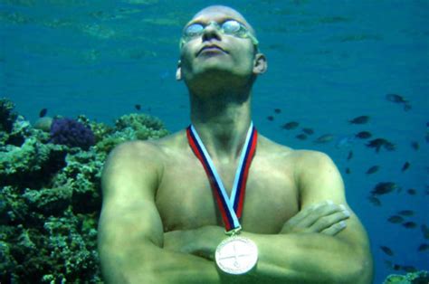 Danish Diver Holds World Record For Holding Breath Underwater Daily Star
