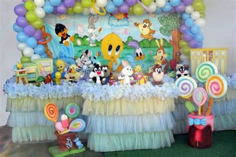 A series of short form cartoons starring the iconic and beloved looney tunes characters. Table Looney Tunes Decoration | Bunny baby shower theme, Looney tunes party, Baby shower party ...