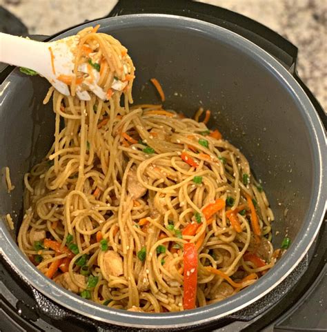 Now toss in your veggies and turn instant pot to saute and heat until warmed and cooked to your preference. Instant Pot Chicken Lo Mein | Recipe in 2020 (With images ...