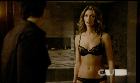 Dawn Olivieri Desnuda En The Vampire Diaries