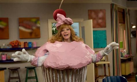 The Comeback Lisa Kudrow Is Perfect In Hilarious Biting And Deeply
