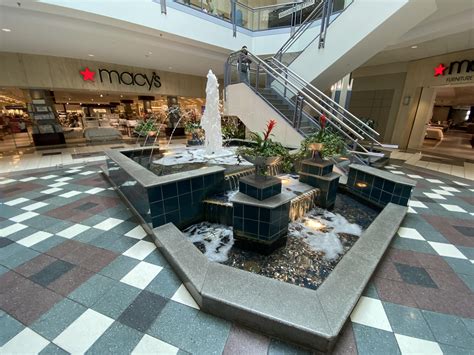 [OC] Westmoreland Mall, Greensburg, PA. GORGEOUS 1993 time capsule mall