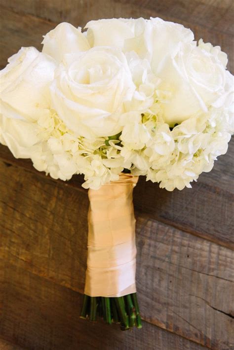 Clear all filters apply filters. 11 White Wedding Bouquets That Are Simply Perfect | Prom ...