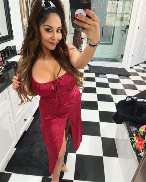 jersey shore s nicole snooki polizzi shocks fans with chunky and trashy hair transformation